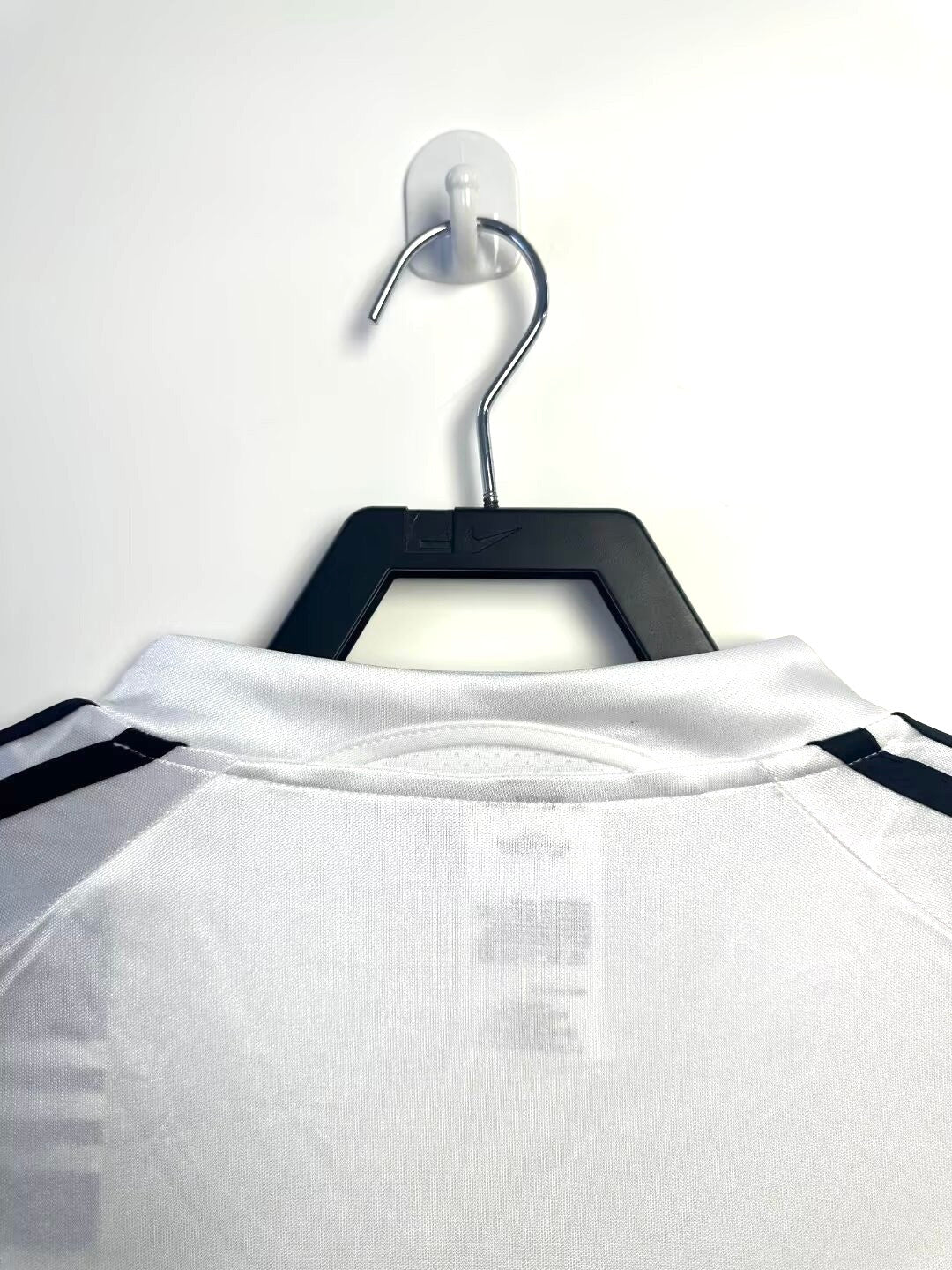 Real Madrid Home Retro Jersey 2004/05 - Image 9