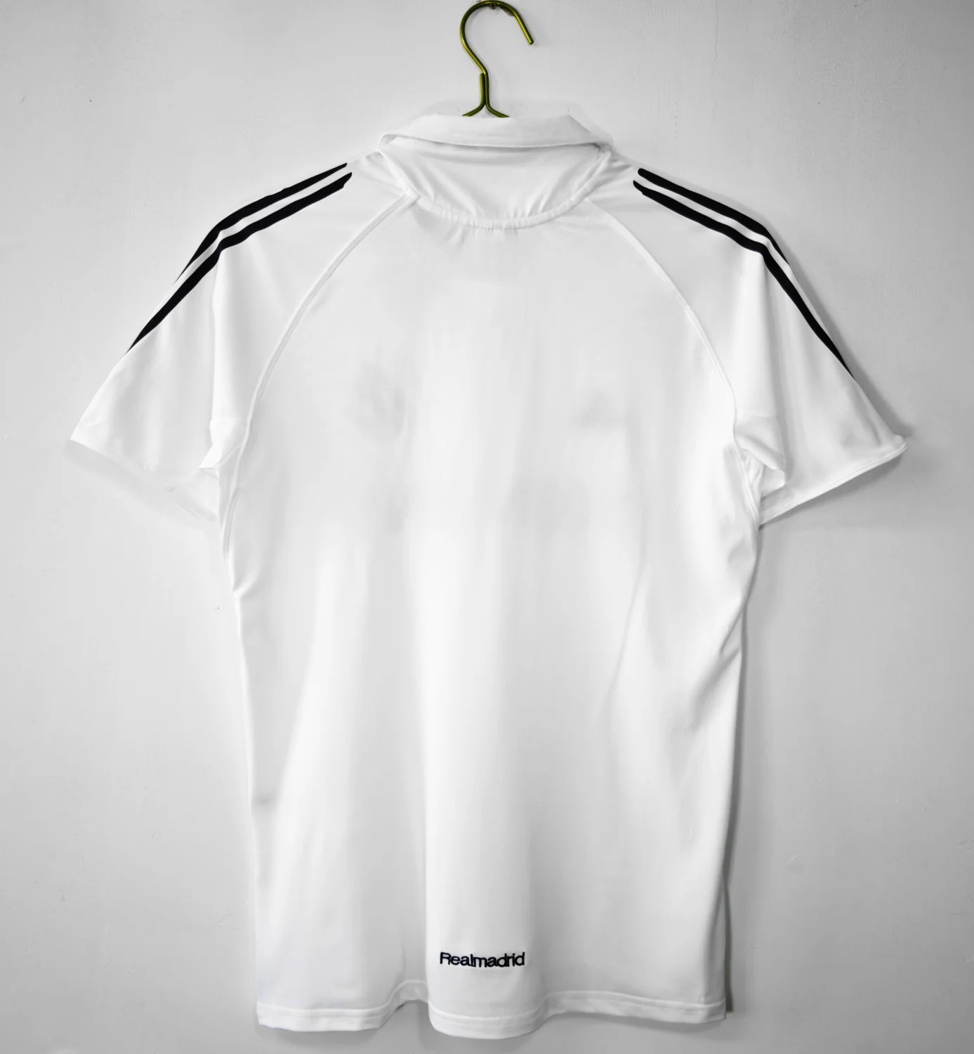 Real Madrid Home Retro Jersey 2005/06 - Image 2