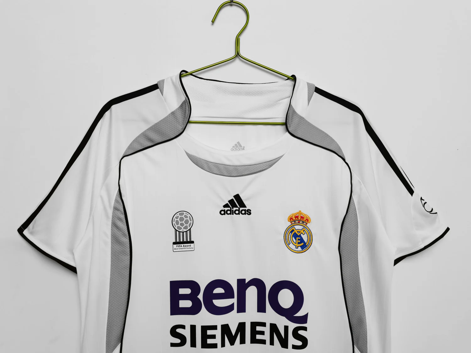 Real Madrid Home Retro Jersey 2006/07 - Image 3