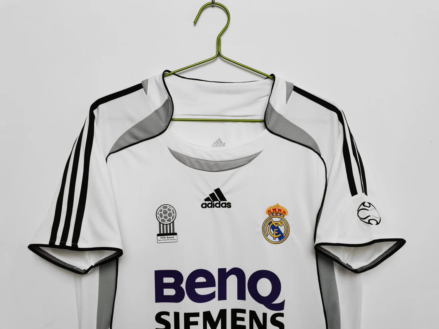 Real Madrid Home Retro Jersey 2006/07 - Image 4