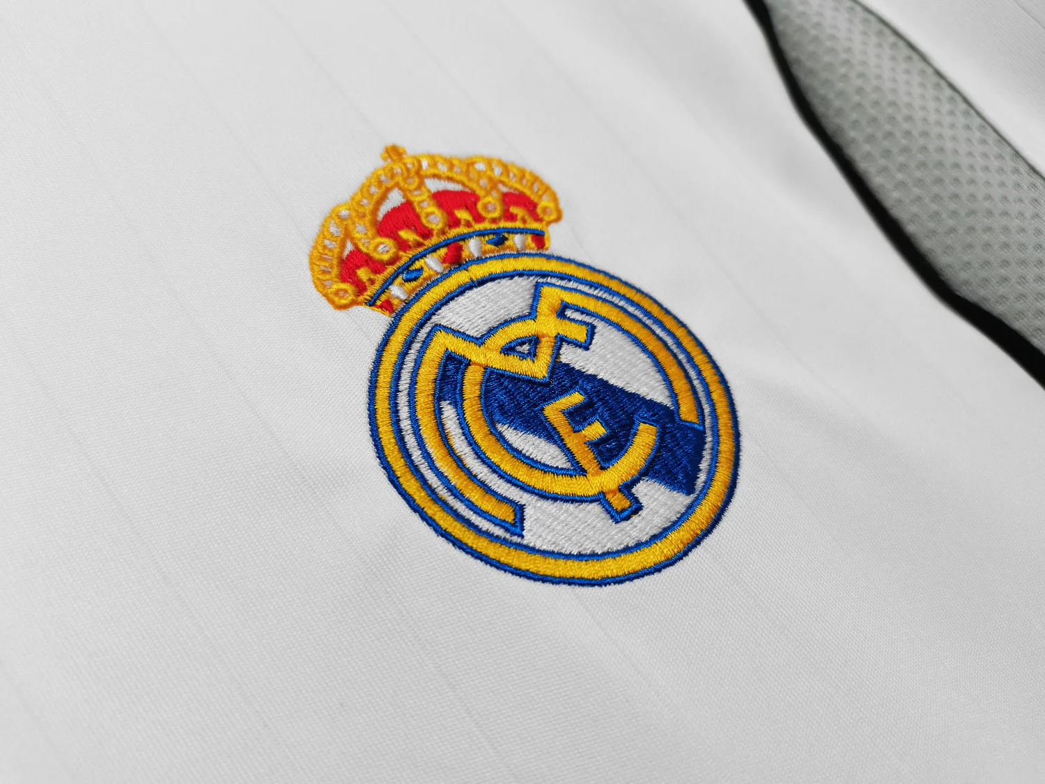 Real Madrid Home Retro Jersey 2006/07 - Image 6