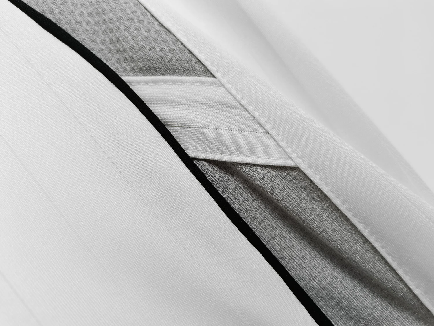 Real Madrid Home Retro Jersey 2006/07 - Image 9