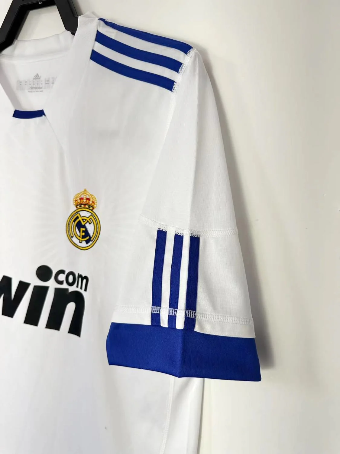 Real Madrid Home Retro Jersey 2010/11 - Image 3