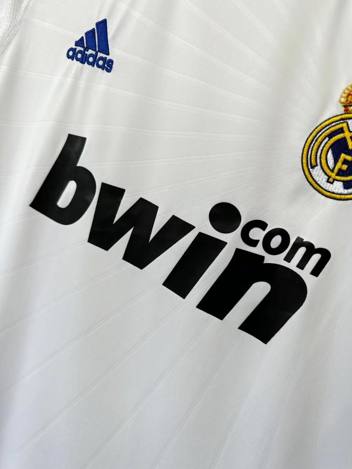 Real Madrid Home Retro Jersey 2010/11 - Image 9