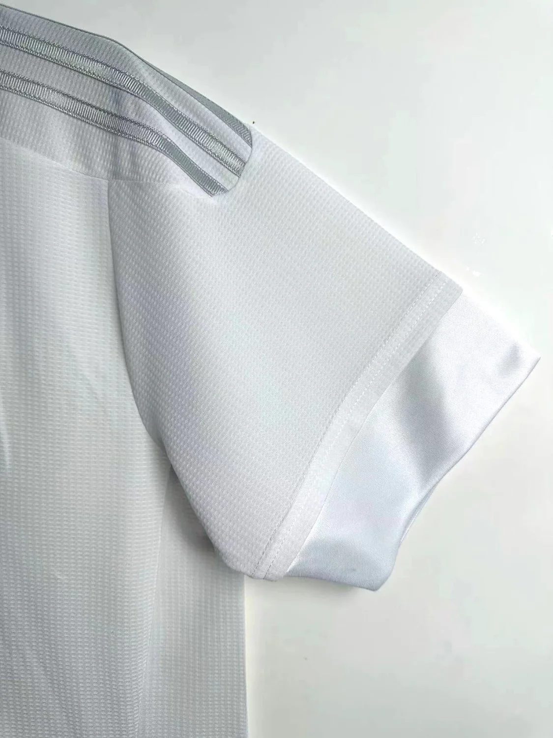 Real Madrid Home Retro Jersey 2015/16 - Image 8