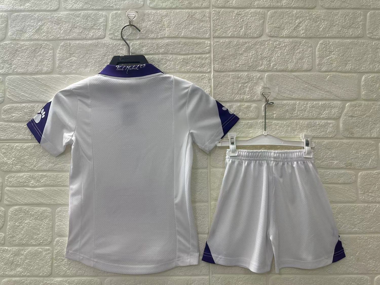 Real Madrid Home Retro Kids Suit 1997/98 - Image 2