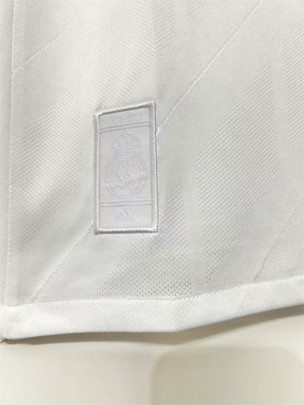 Real Madrid Home Retro Long Sleeves Jersey 17/18 - Image 5