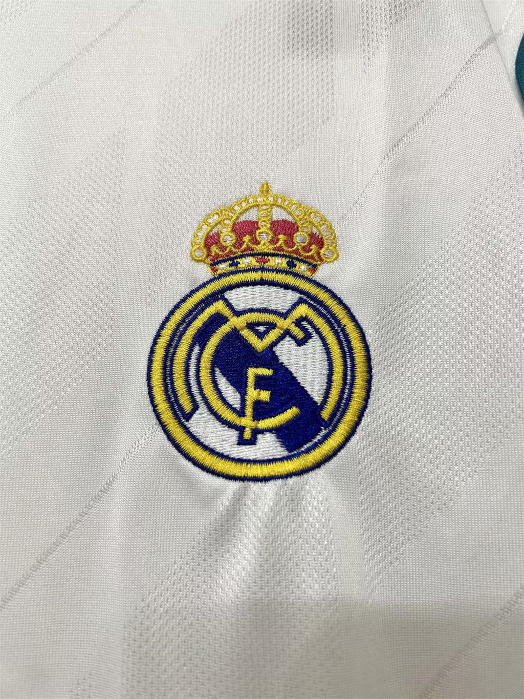 Real Madrid Home Retro Long Sleeves Jersey 17/18 - Image 6