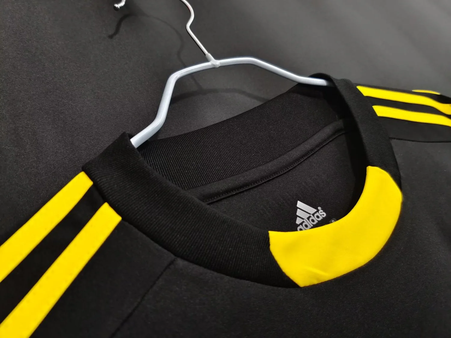 Real Madrid Retro Black Goalkeeper Jersey 2011/12 - Image 3