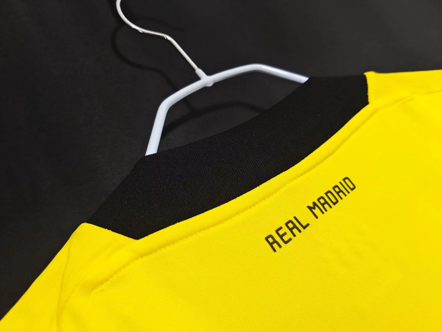 Real Madrid Retro Yellow Goalkeeper Jersey 2011/12 - Image 11