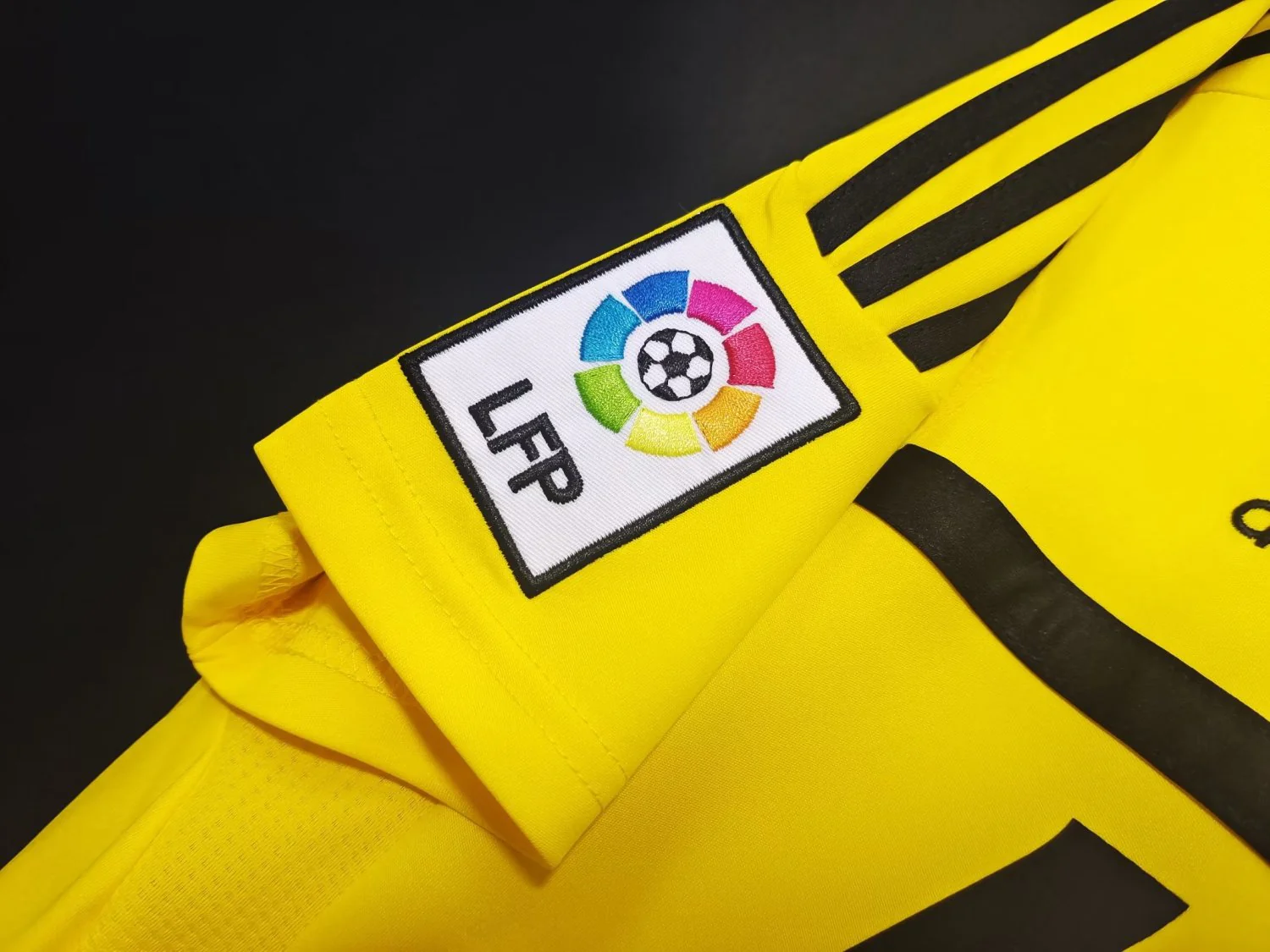 Real Madrid Retro Yellow Goalkeeper Jersey 2011/12 - Image 6