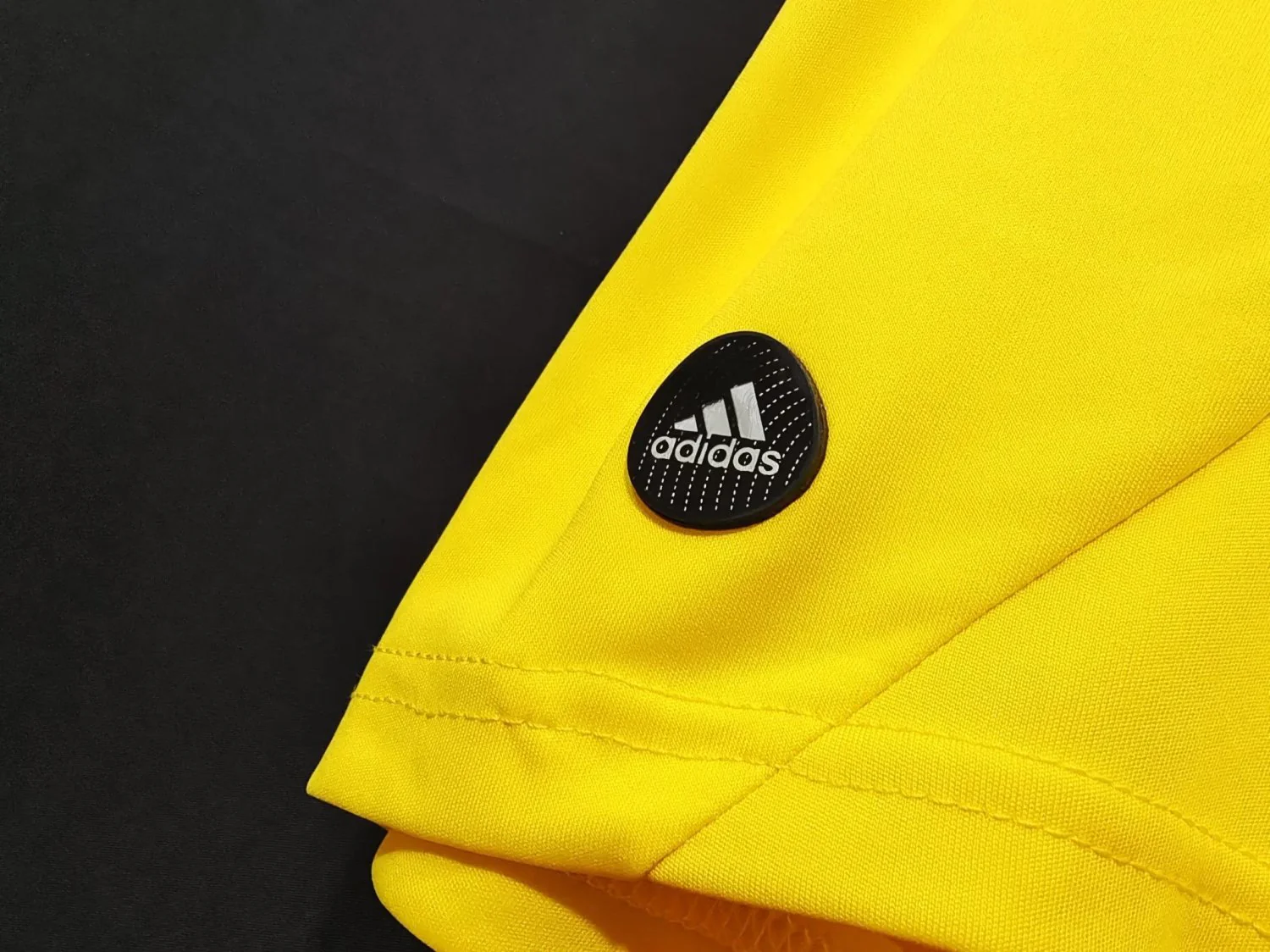 Real Madrid Retro Yellow Goalkeeper Jersey 2011/12 - Image 8