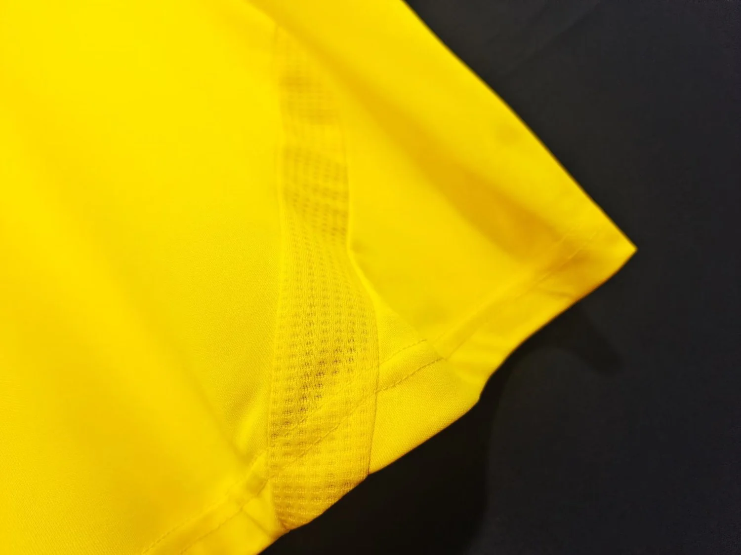 Real Madrid Retro Yellow Goalkeeper Jersey 2011/12 - Image 9