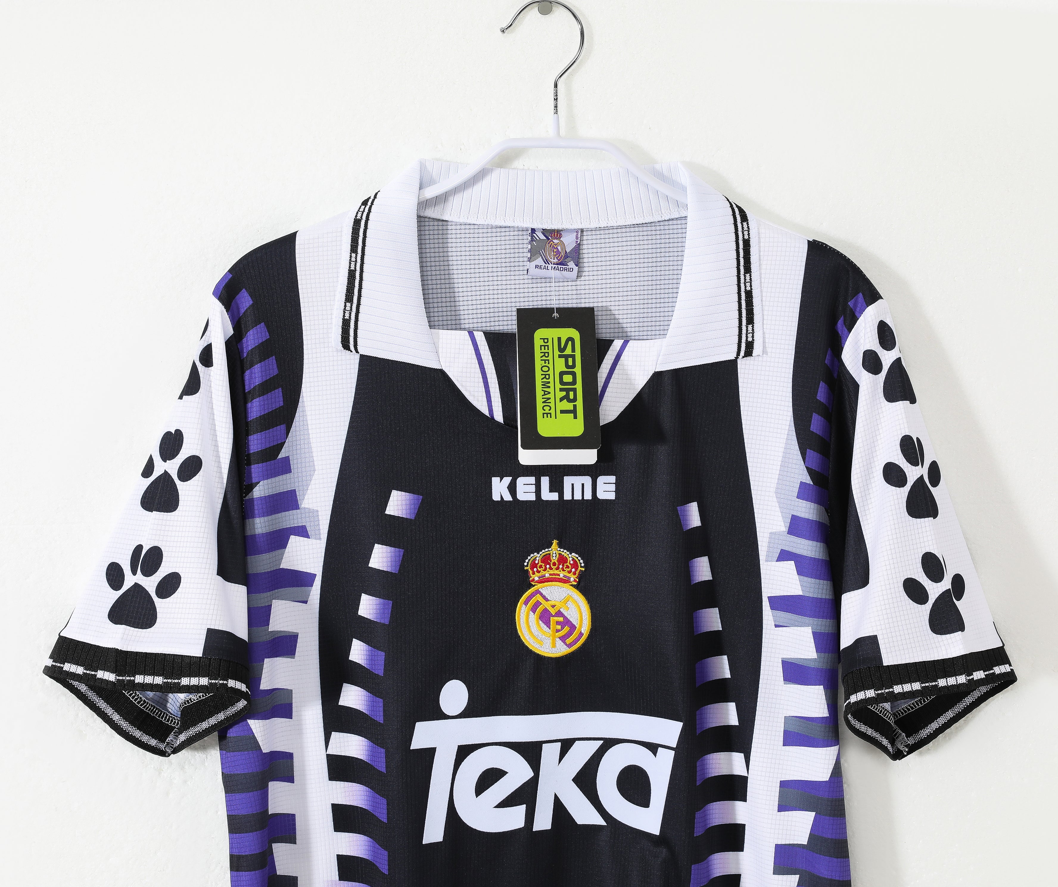 Real Madrid Third Retro Jersey 1997/98 - Image 4