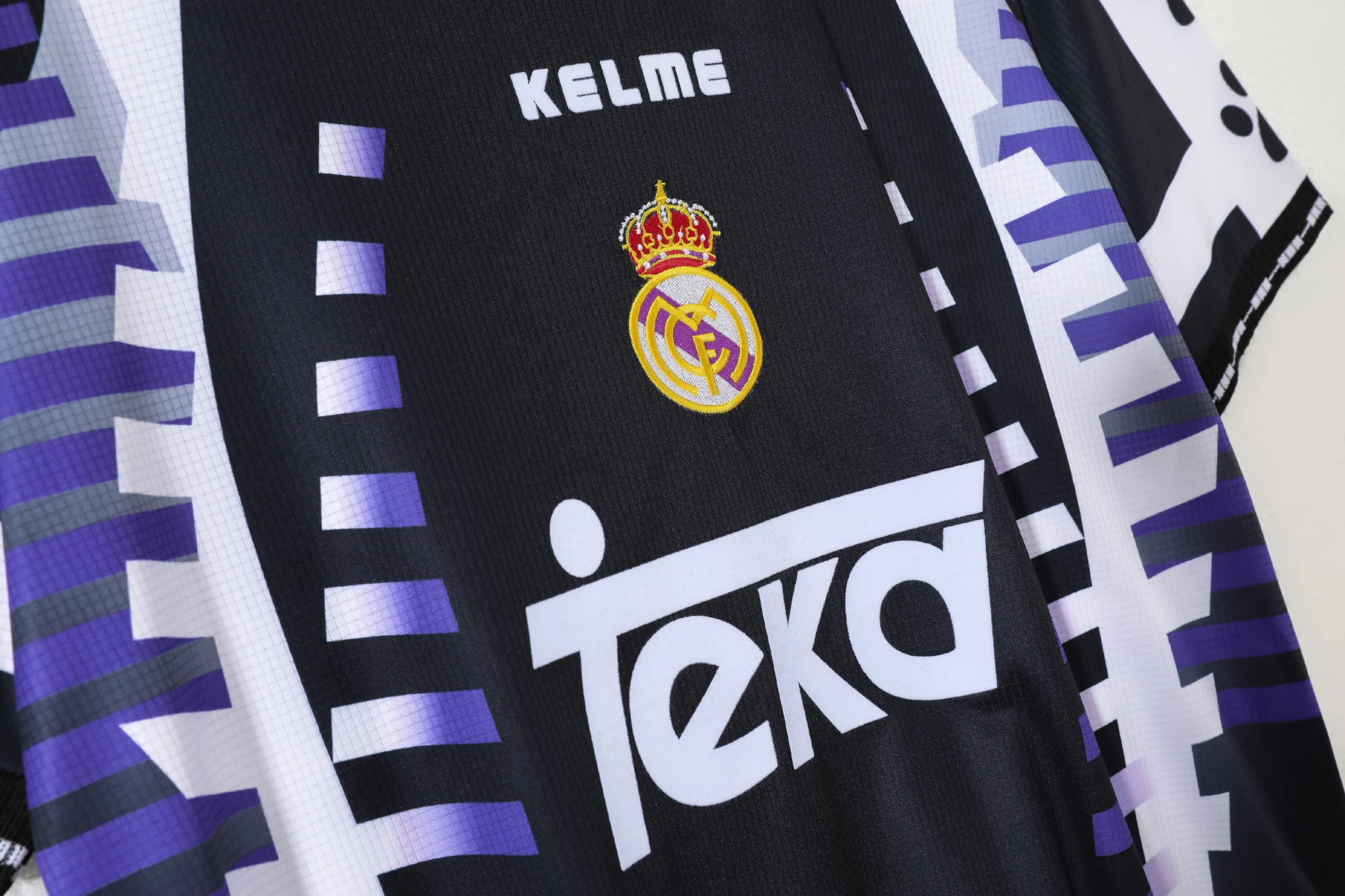 Real Madrid Third Retro Jersey 1997/98 - Image 6