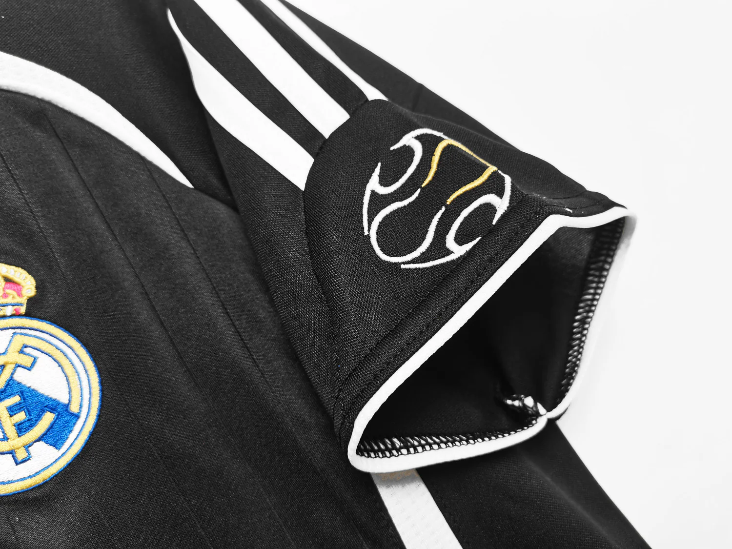 Real Madrid Third Retro Jersey 2006/07 - Image 10