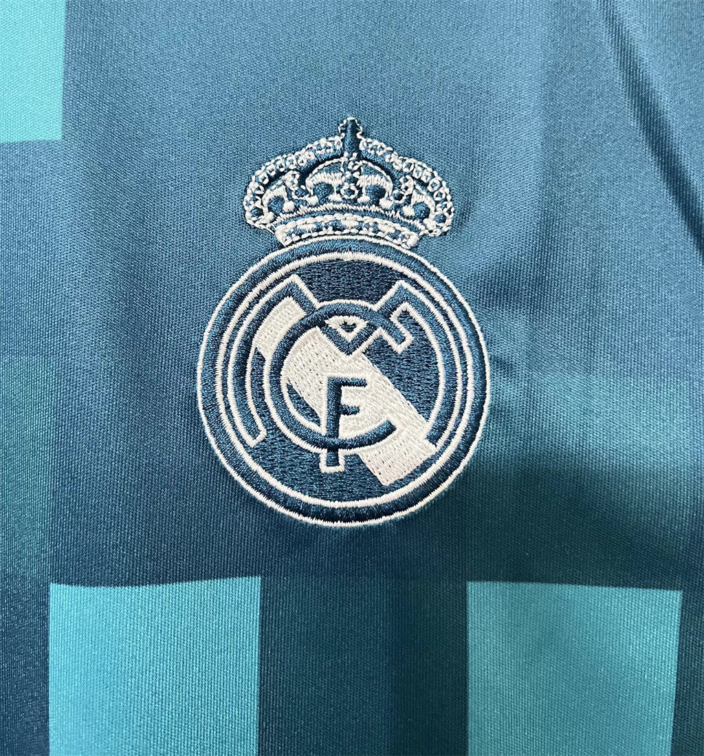 Real Madrid Third Retro Long Sleeves Jersey 17/18 - Image 4