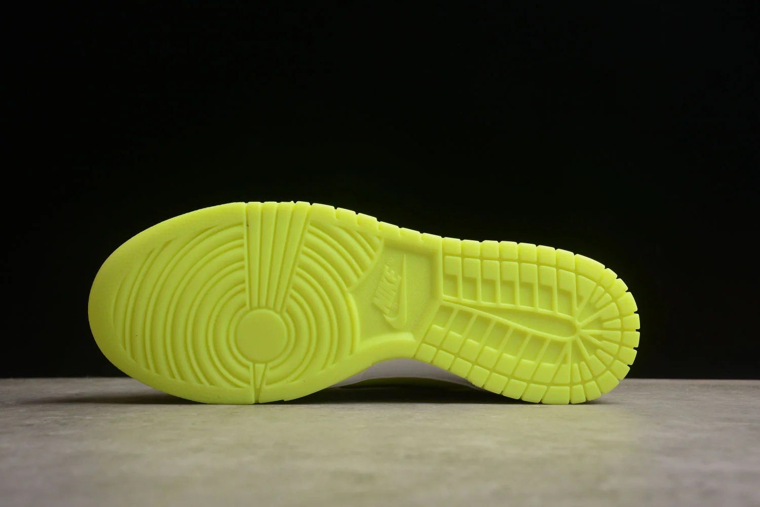 SB Dunk Low Glow In The Dark Fluorescent Green FJ4610-702 - Image 4