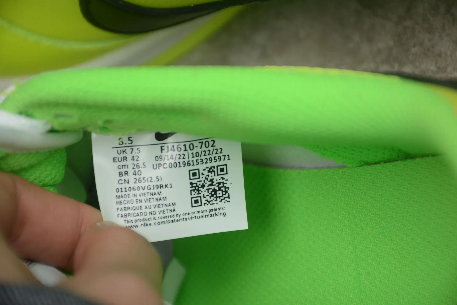 SB Dunk Low Glow In The Dark Fluorescent Green FJ4610-702 - Image 7