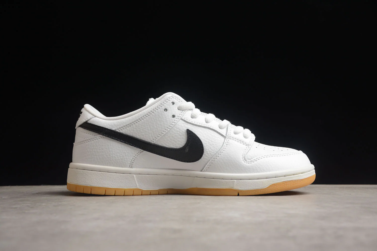 SB Dunk Low Pro lso White Gum White Black CD2563-101 - Image 3
