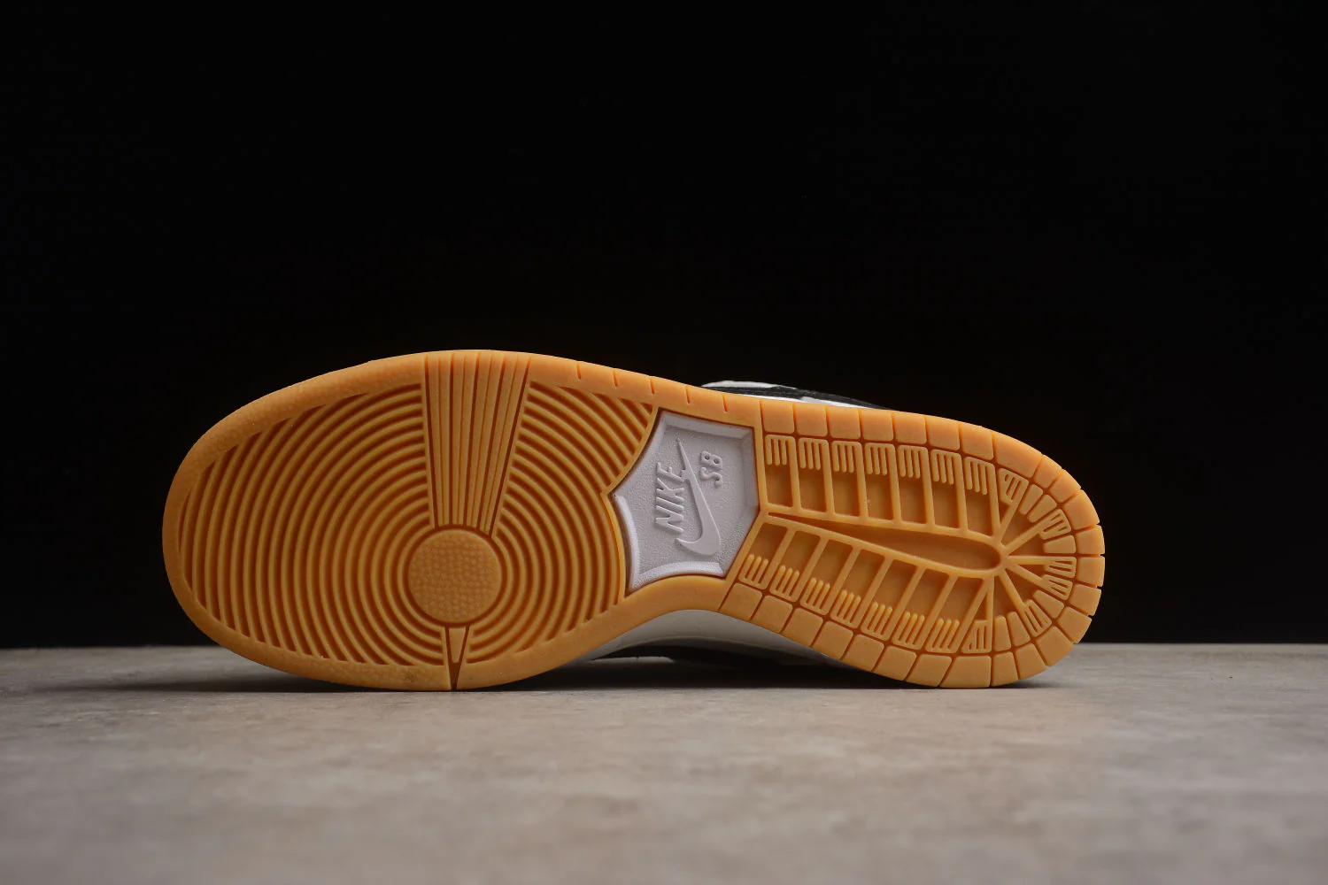 SB Dunk Low Pro lso White Gum White Black CD2563-101 - Image 4