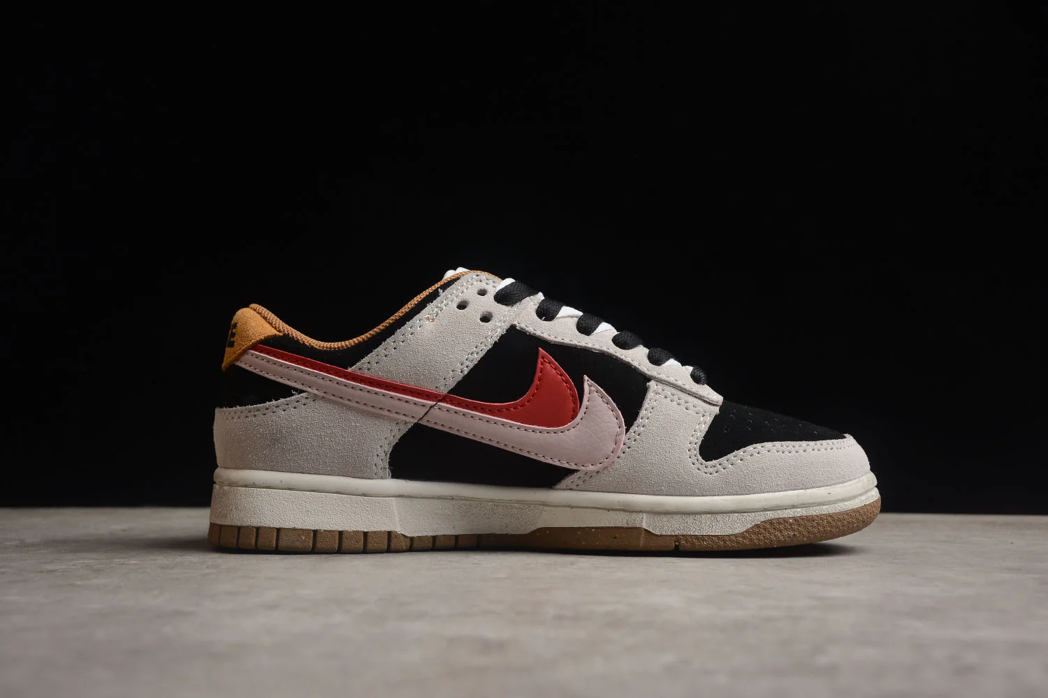 SB Dunk Low SE 85 DO9457-126 - Image 3