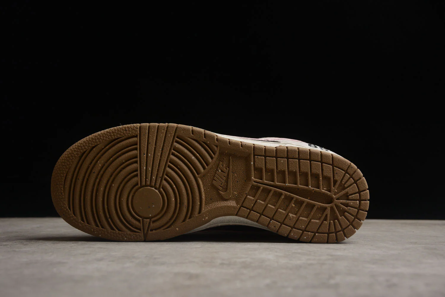 SB Dunk Low SE 85 DO9457-126 - Image 4