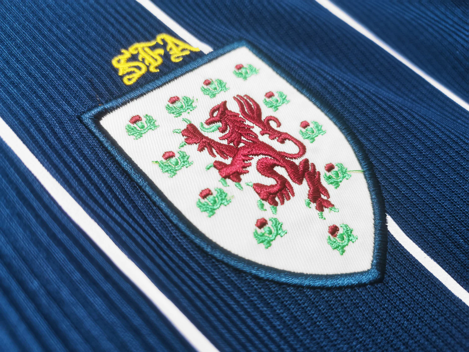 Scotland Retro Home Jersey 2002 - Image 4