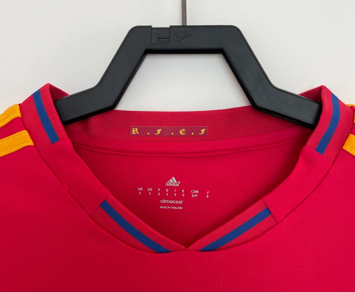 Spain Home Retro Jersey 2009/10 - Image 3