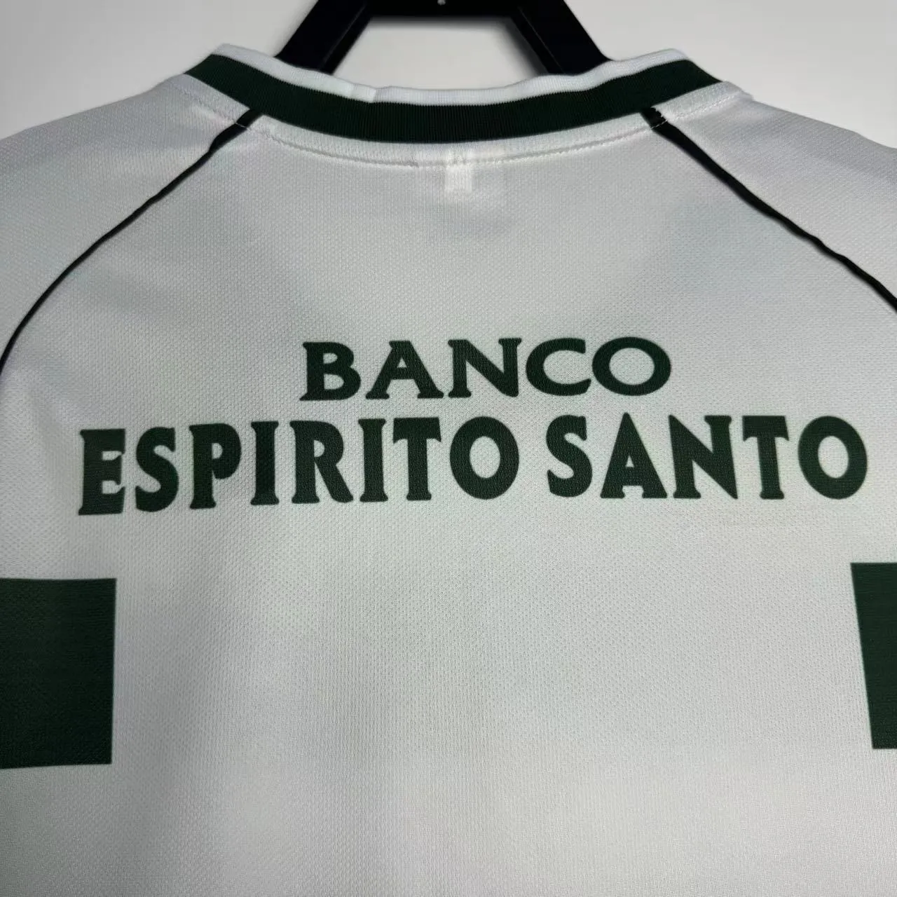 Sporting Lisbon Home Retro Jersey 2001/03 - Image 10