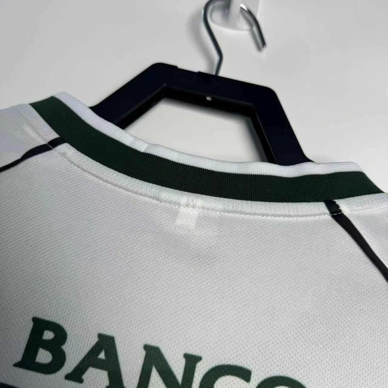 Sporting Lisbon Home Retro Jersey 2001/03 - Image 9
