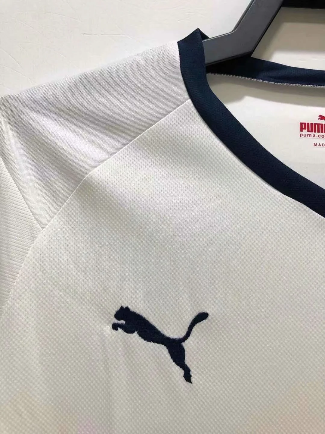 Tottenham Home Retro Jersey 08/09 - Image 3