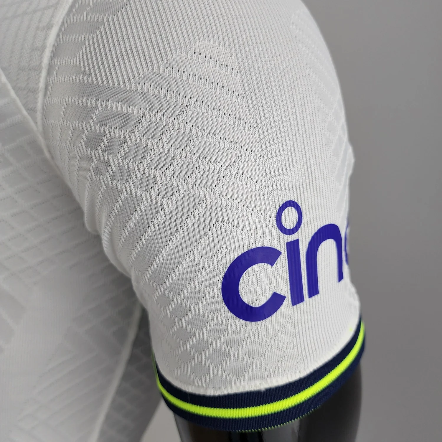 Tottenham Hotspur Home Player Jersey 22/23 - Image 4