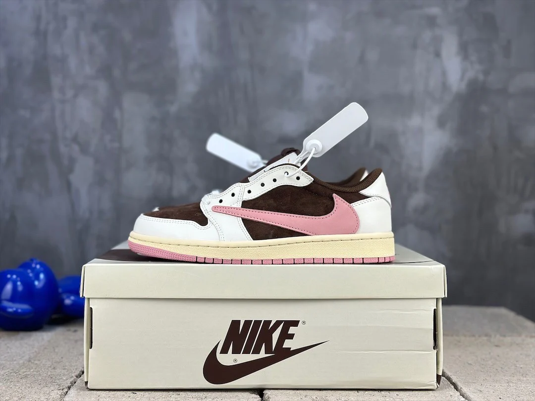 Travis Scott x Air Jordan 1 Low Brown Pink - Image 9