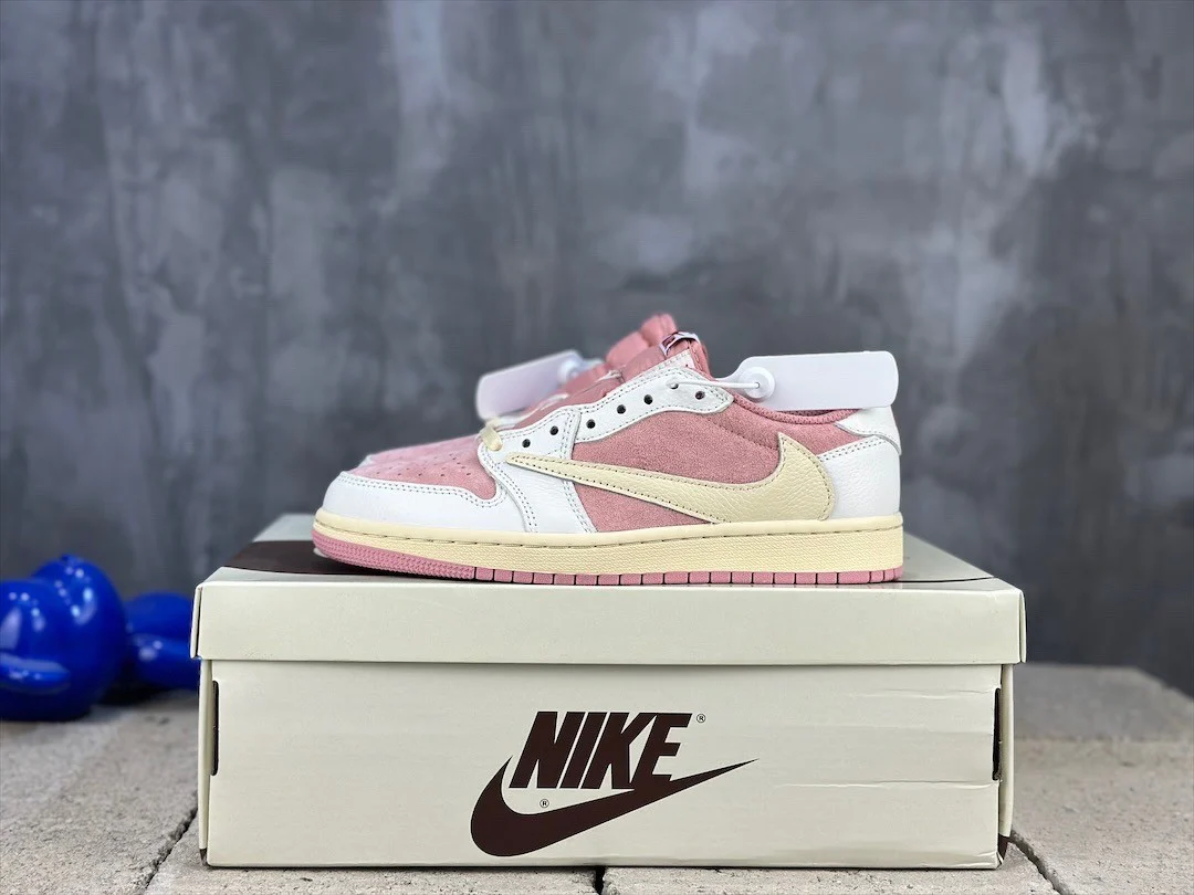Travis Scott x Air Jordan 1 Low Pink White - Image 9