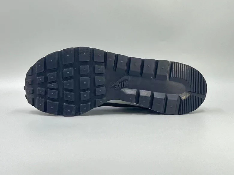 VaporWaffle Sacai Gray Black - Image 9