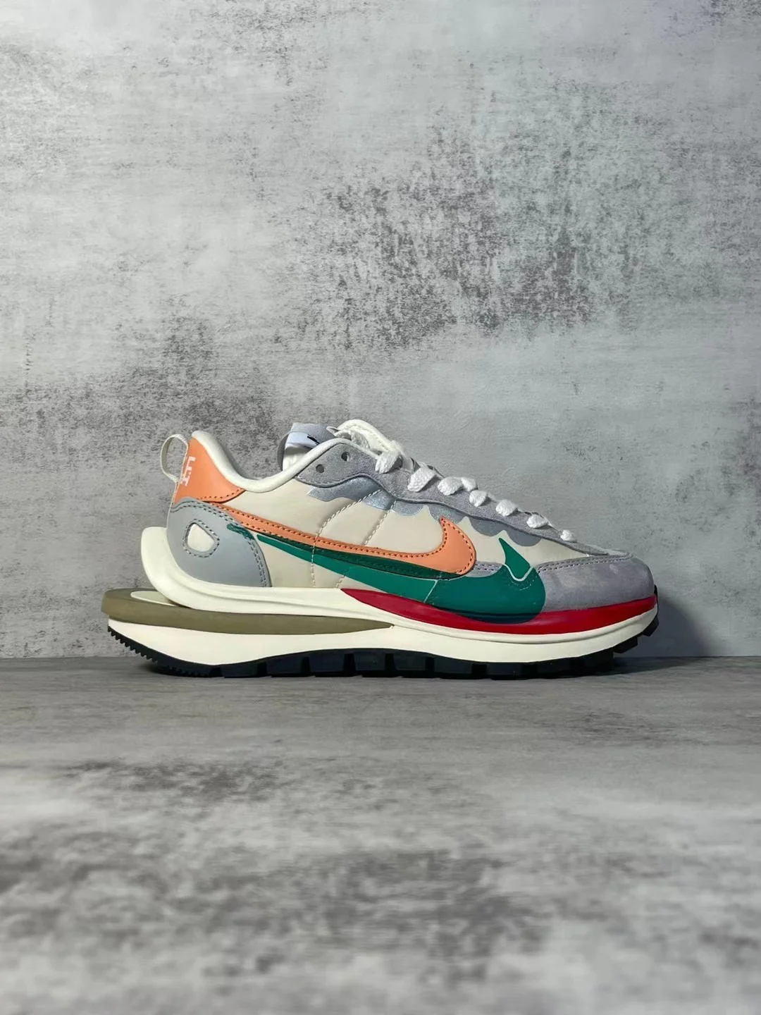 VaporWaffle Sacai Gray Red - Image 2