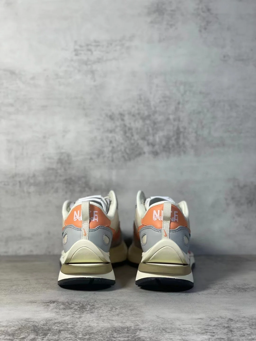VaporWaffle Sacai Gray Red - Image 7