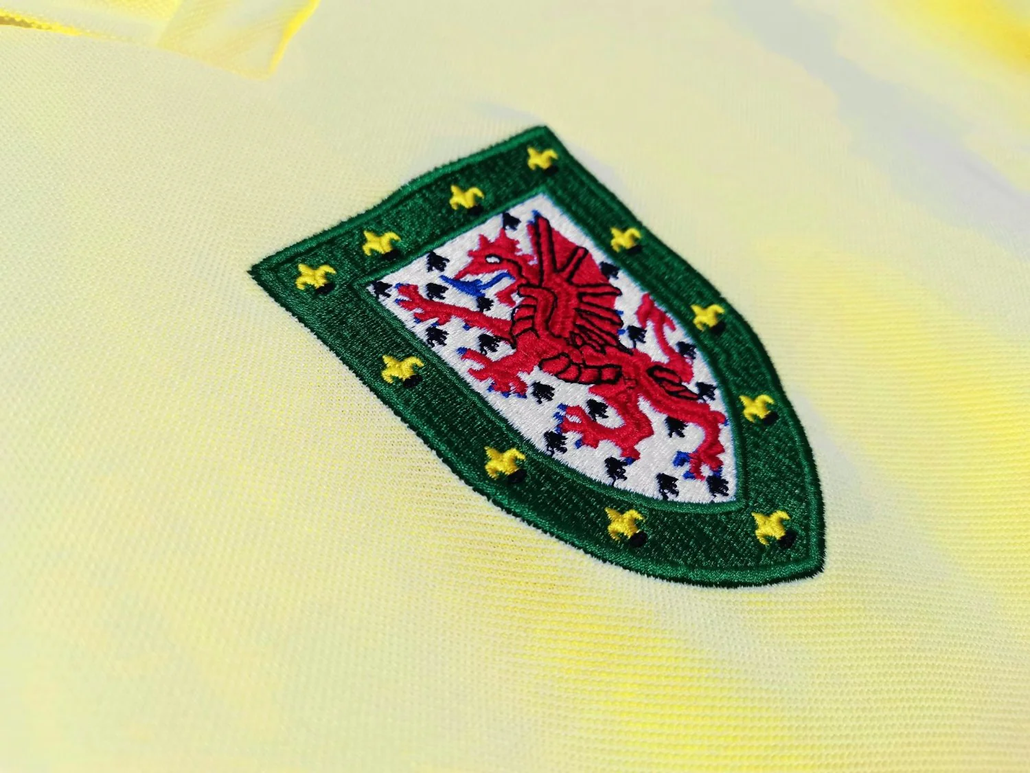 Wales Retro Away Jersey 1976/79 - Image 6