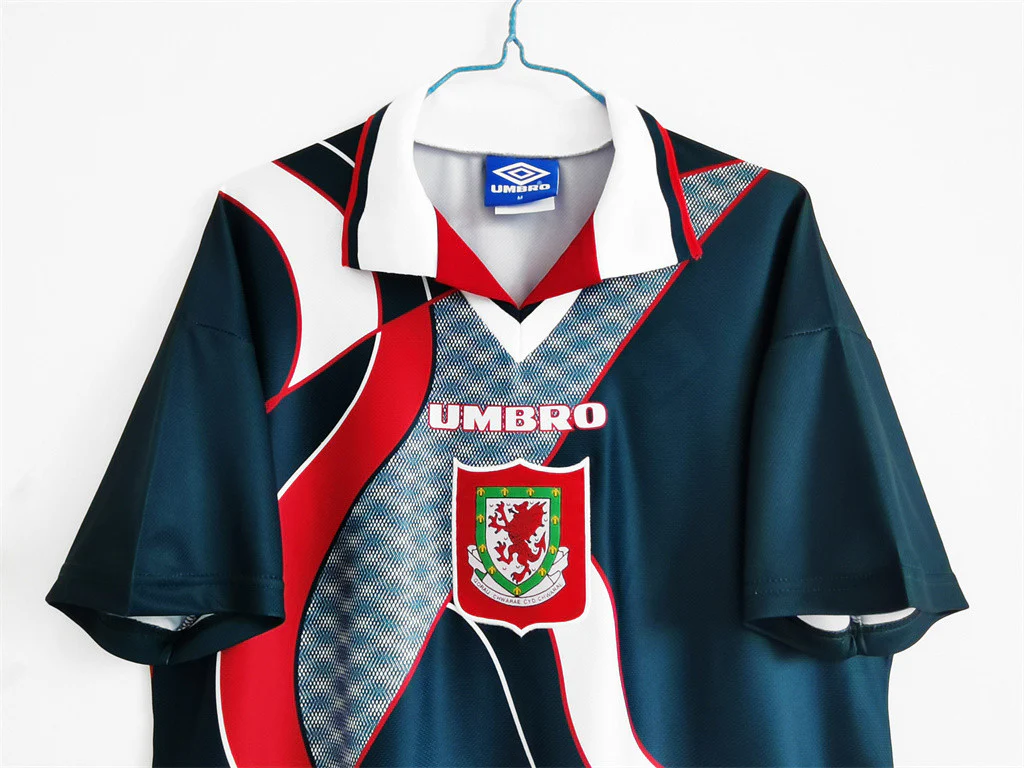 Wales Retro Away Jersey 1994/95 - Image 4