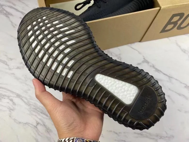 Yeezy Boost 350 V2 Onyx HQ4540 - Image 4