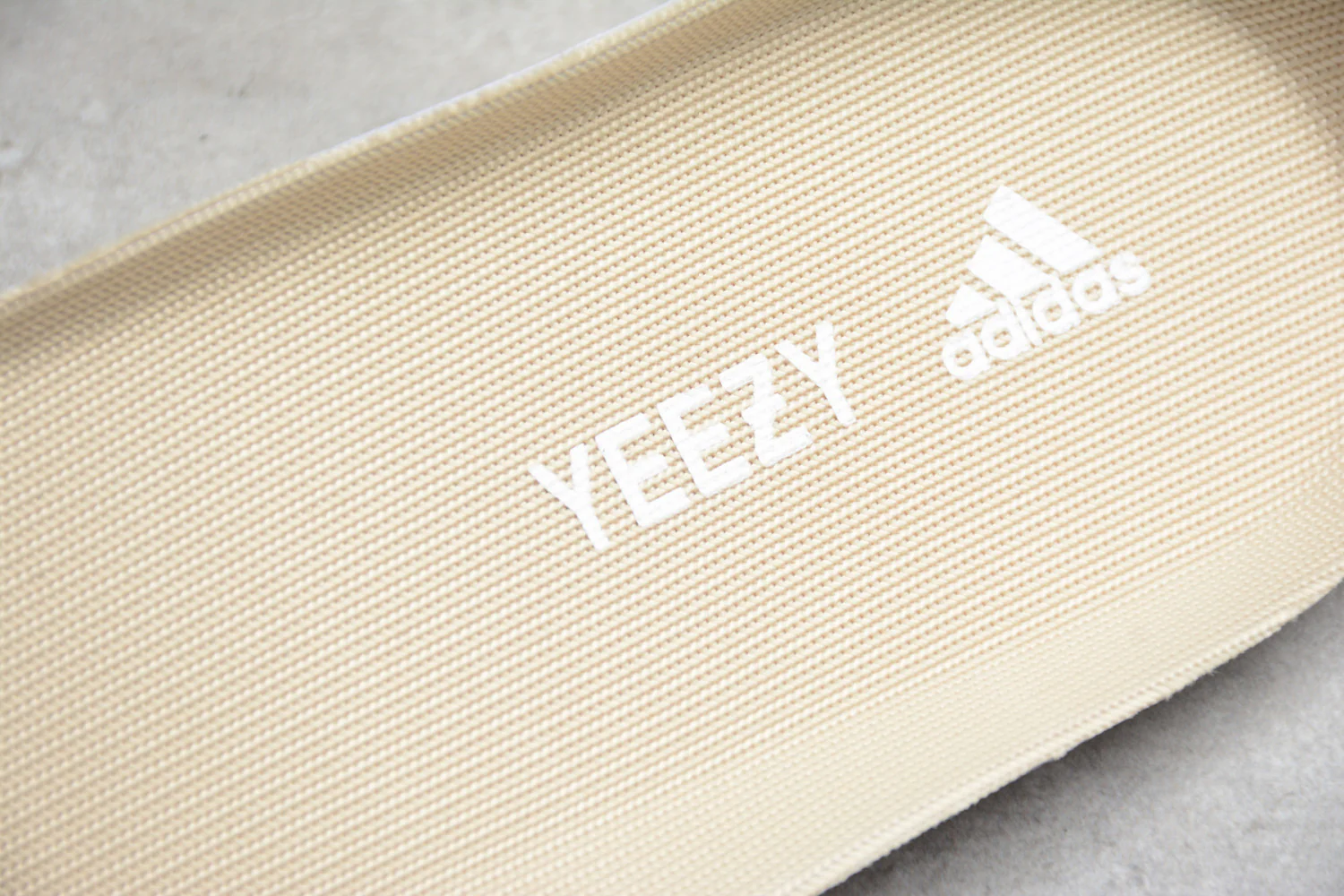 Yeezy Boost 700 Magnet FV9922 - Image 12