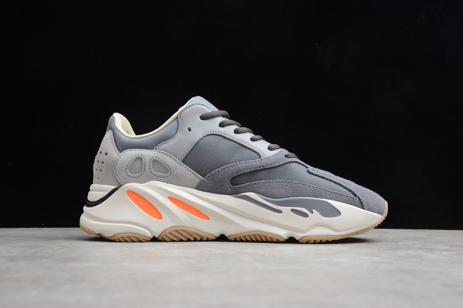 Yeezy Boost 700 Magnet FV9922 - Image 3