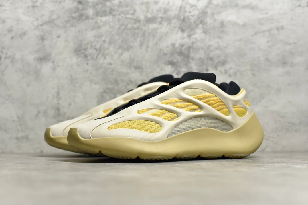 Yeezy Boost 700 V3 “Srphym” G54853 - Image 3