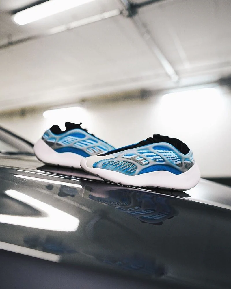 Yeezy Boost 700V3 Arzare G54850 - Image 11