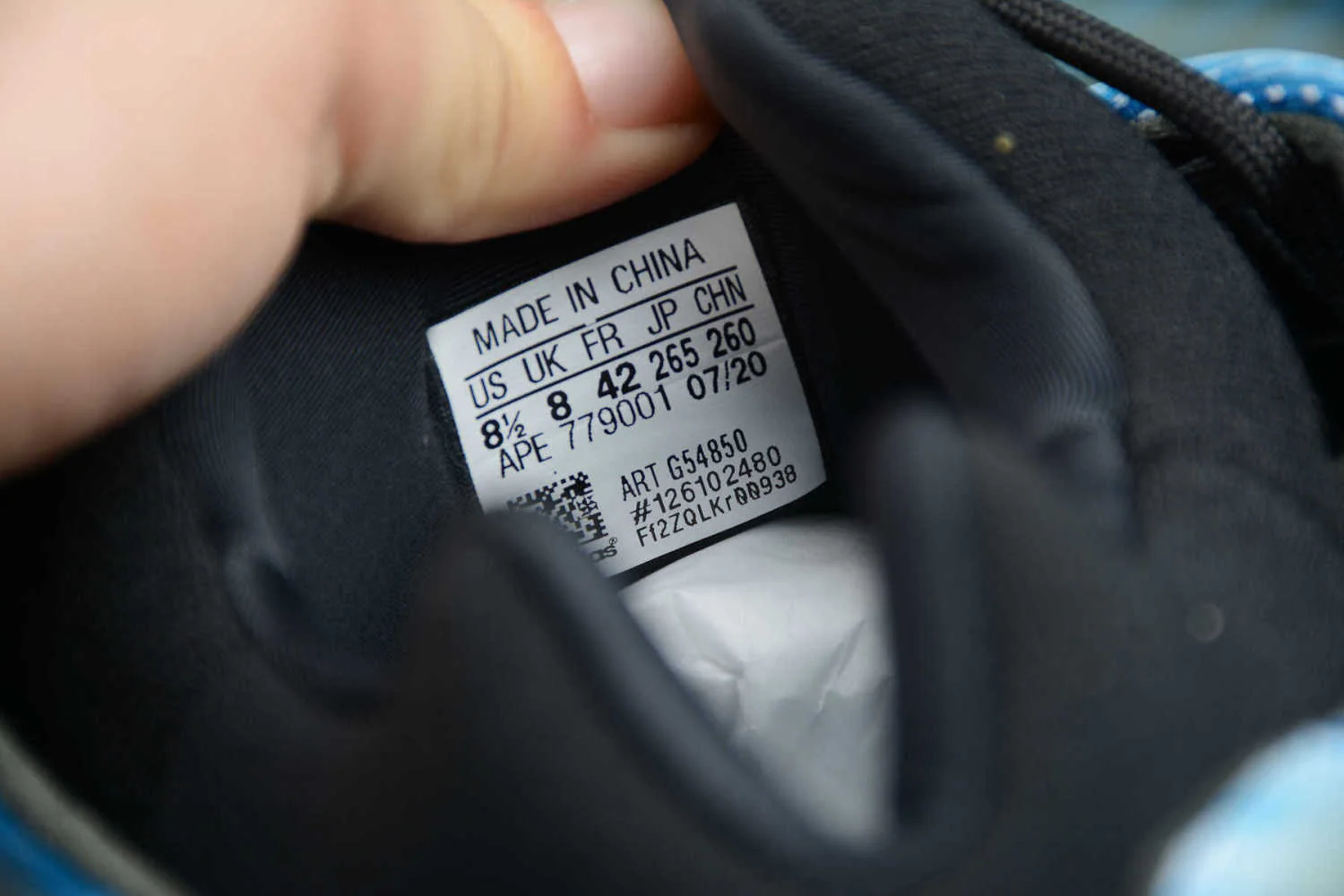 Yeezy Boost 700V3 Arzare G54850 - Image 17