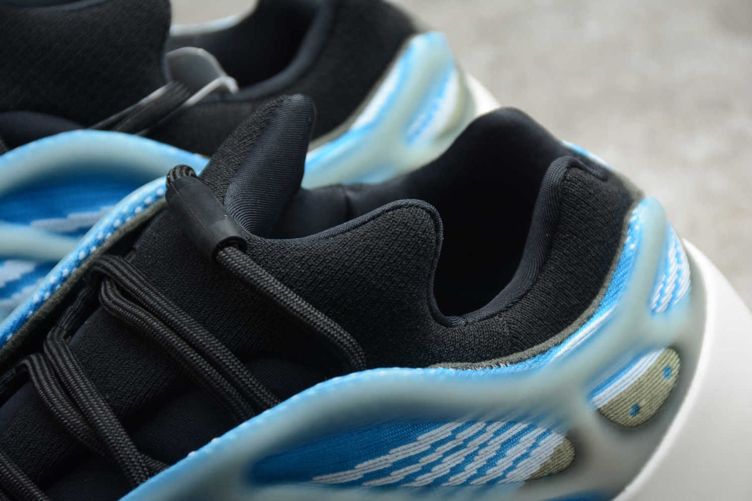 Yeezy Boost 700V3 Arzare G54850 - Image 18