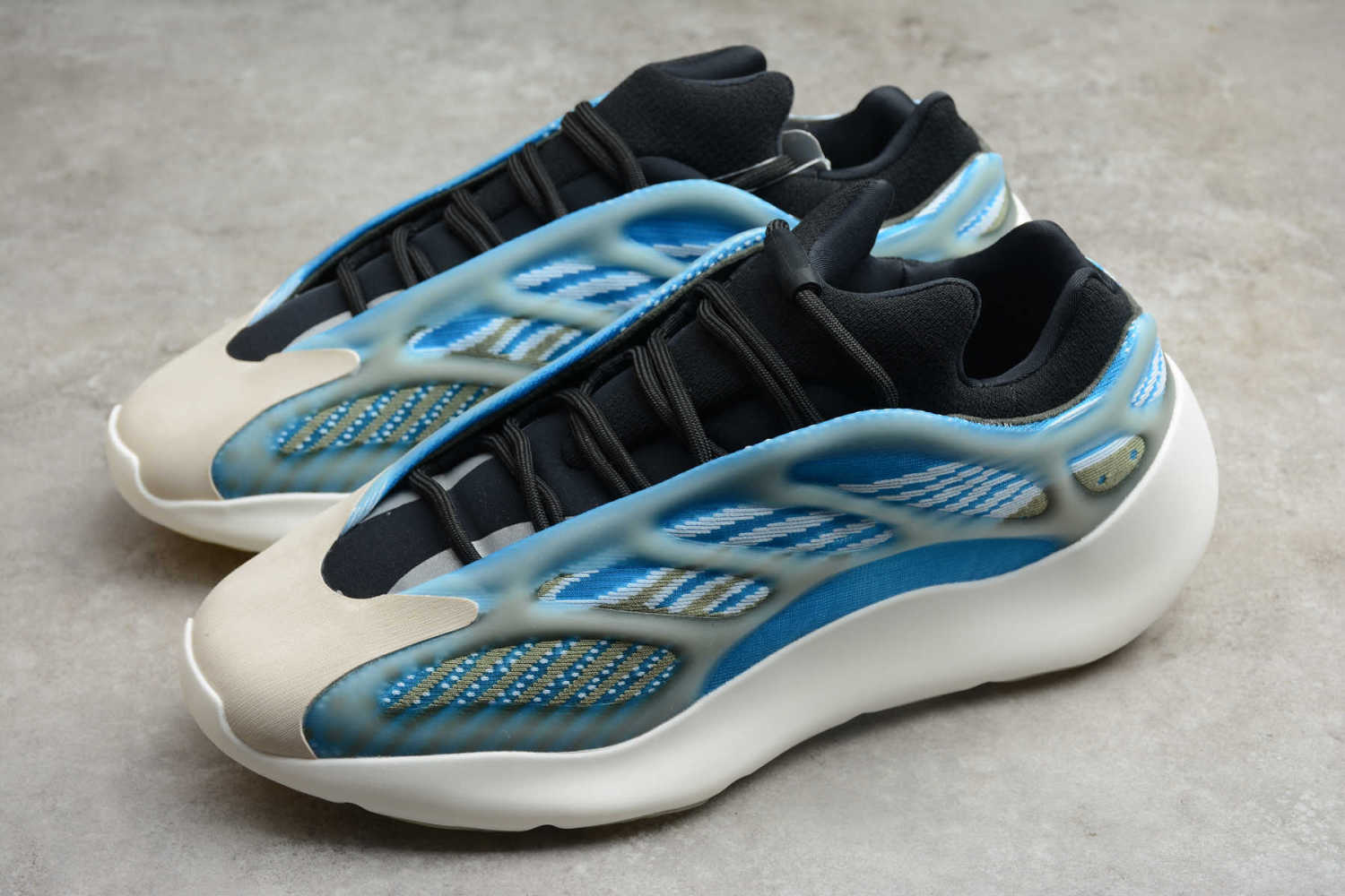 Yeezy Boost 700V3 Arzare G54850 - Image 21