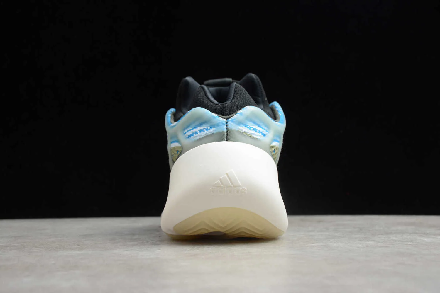 Yeezy Boost 700V3 Arzare G54850 - Image 22