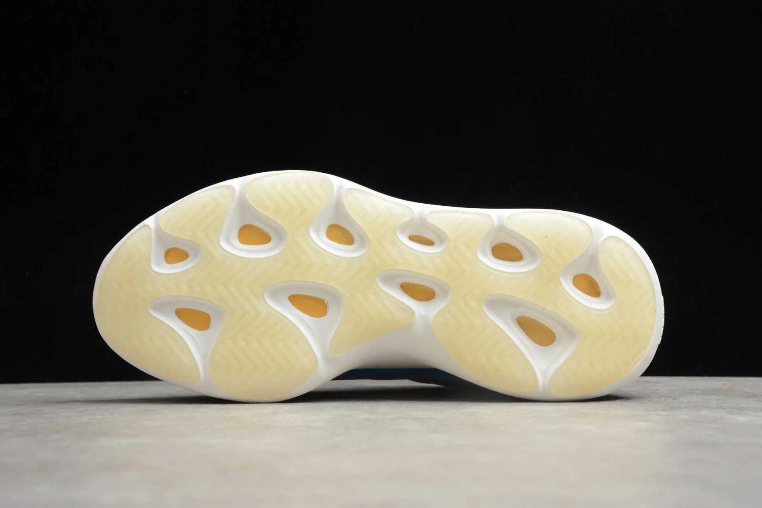 Yeezy Boost 700V3 Arzare G54850 - Image 23